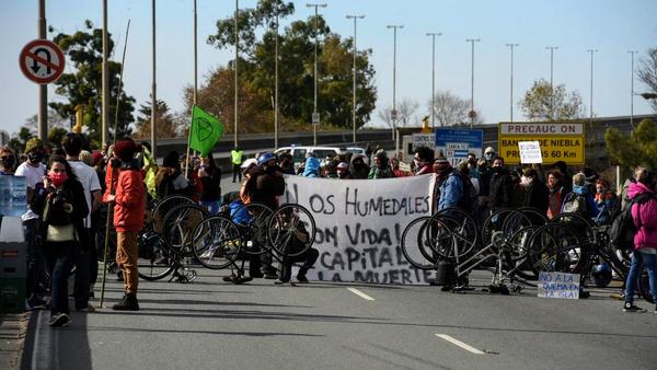 La Multisectorial por la Ley de Humedales volvió a cortar el puente a Victoria contra las quemas