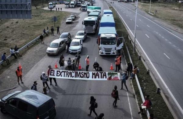 Corte de tránsito por incendios en islas